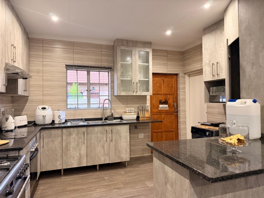 3 Bedroom Property for Sale in Waterkloof East North West